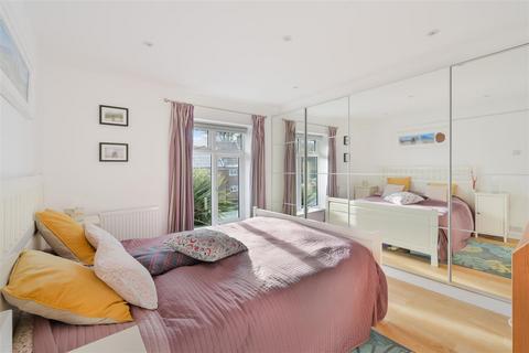 7 Thornfield Road, Banstead, SM7 2HX