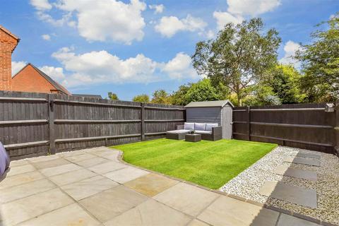 3 bedroom end of terrace house for sale, Grender Way, Chichester PO20