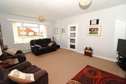 2 bedroom flat for sale, Cowdray Close, Little Common, Bexhill-on-Sea, TN39