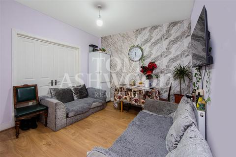 3 bedroom end of terrace house for sale, Altmore Avenue, East Ham, E6