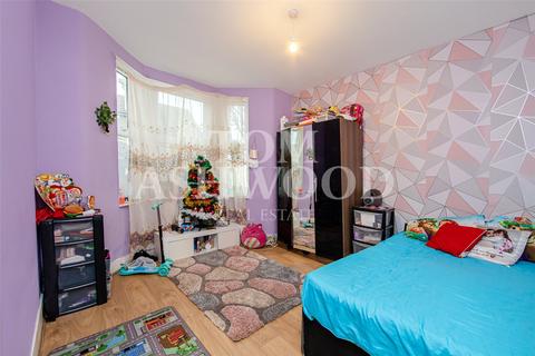 3 bedroom end of terrace house for sale, Altmore Avenue, East Ham, E6