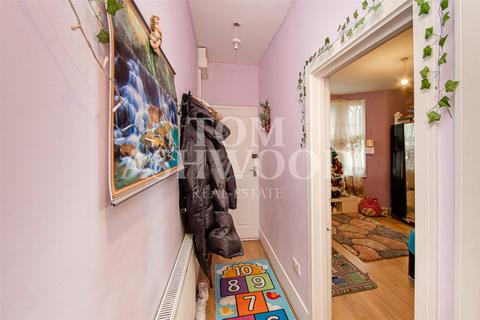 3 bedroom end of terrace house for sale, Altmore Avenue, East Ham, E6