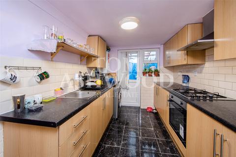 3 bedroom end of terrace house for sale, Altmore Avenue, East Ham, E6