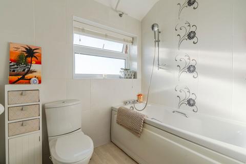 1 Denley Close, Bishops Cleeve, Cheltenham, GL52 8EG