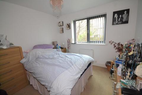 3 bedroom apartment for sale, 31 Chapter Way, Colliers Wood SW19