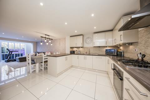 4 bedroom semi-detached house for sale, Treetops Way, Heathfield