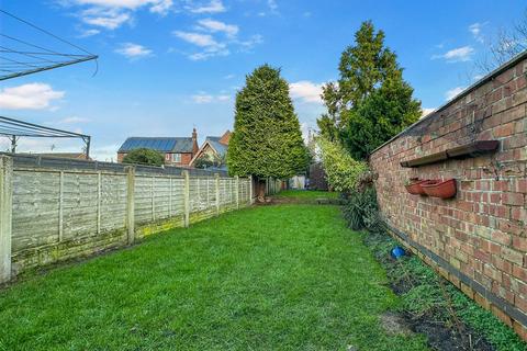 3 bedroom end of terrace house for sale, London Road, New Balderton, Newark