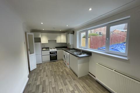 3 bedroom terraced house to rent, Kenyon Road, Chesterfield, S41