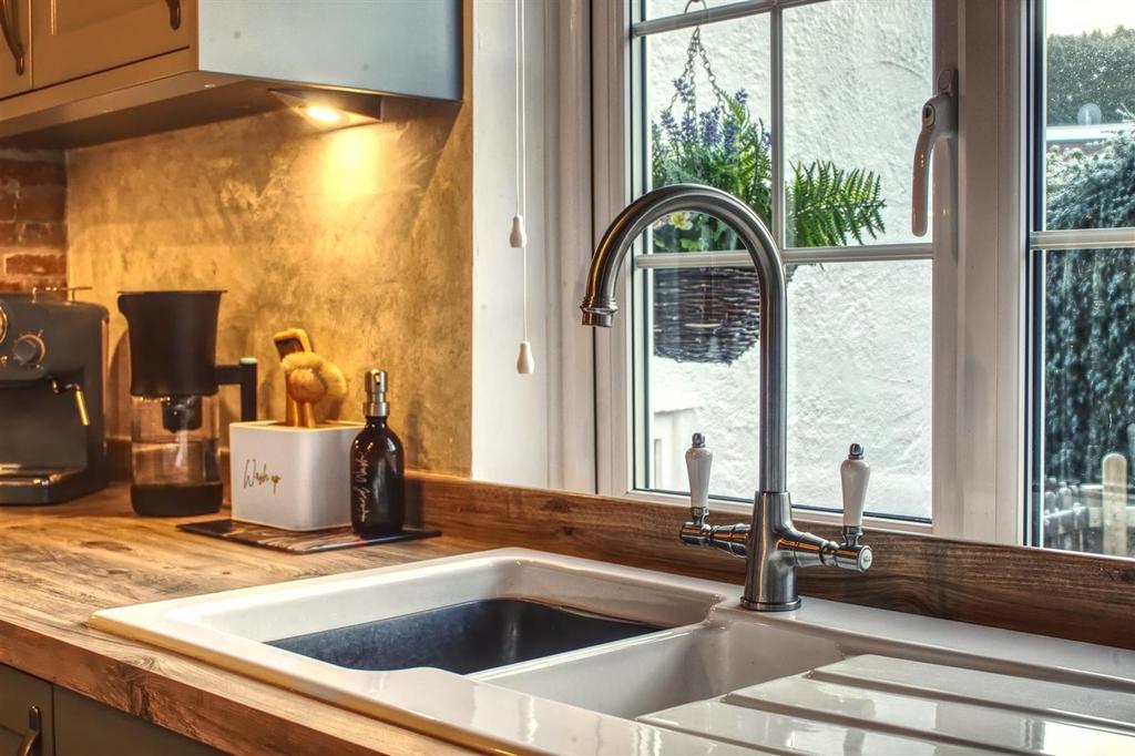 Kitchen2.jpg