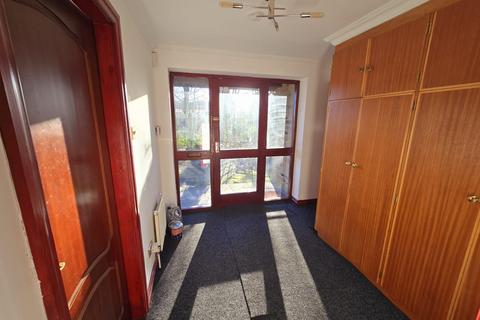 4 bedroom detached bungalow to rent, Shaftesbury Avenue, Bradford, BD9