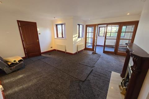 4 bedroom detached bungalow to rent, Shaftesbury Avenue, Bradford, BD9