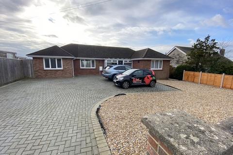 4 bedroom detached bungalow to rent, Long Lane, Newport