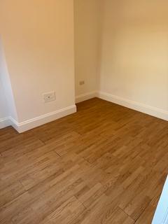 2 bedroom flat to rent, Queen Street, Irthlingborough NN10