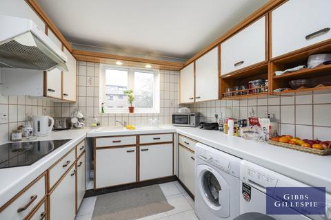 2 bedroom apartment to rent, Winslow Close, Pinner