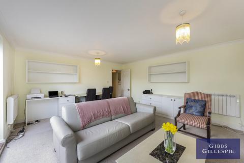 2 bedroom apartment to rent, Winslow Close, Pinner