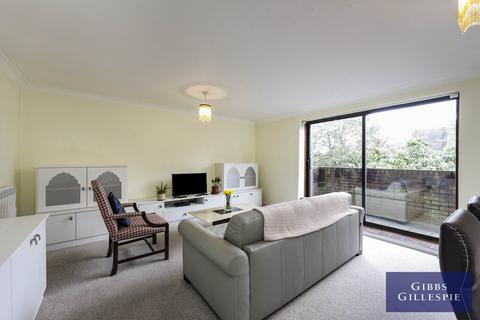 2 bedroom apartment to rent, Winslow Close, Pinner