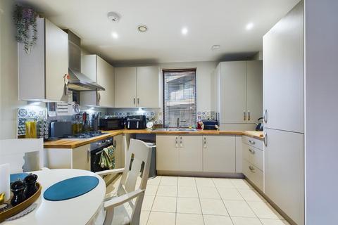 1 bedroom flat for sale, Leaden Hill, Coulsdon CR5