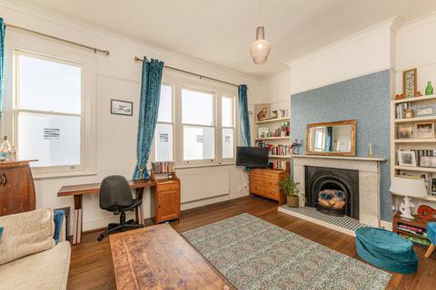 2 bedroom flat for sale, Whittington Road, London N22