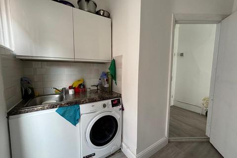 House share to rent, Larch Road, London, NW2