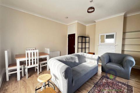 3 bedroom flat to rent, Westcombe Hill, London SE3