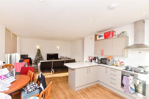 3 bedroom apartment for sale, Wood Street, East Grinstead, West Sussex