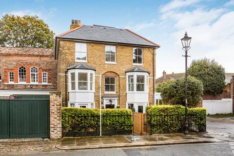 2 bedroom duplex for sale, The Green, Richmond, TW9