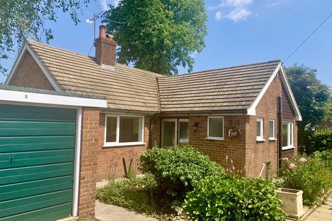 3 bedroom detached bungalow to rent, Gwentlands Close, Gwentlands, Chepstow, Monmouthshire, NP16 5JH