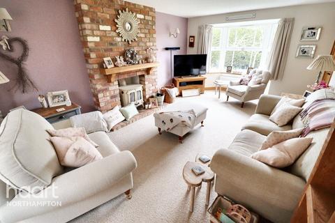 4 bedroom detached house for sale, Longmeadow, Wootton