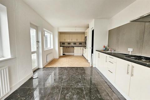 4 bedroom semi-detached house for sale, Loughborough Road, Birstall, Leicester