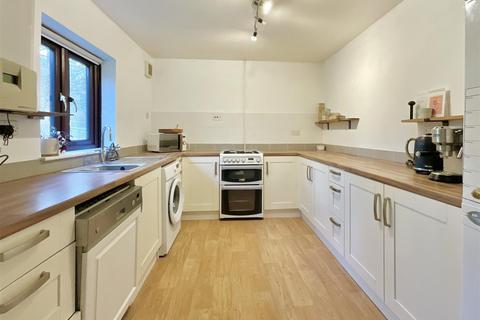 3 bedroom end of terrace house for sale, Arnolds Way, Cirencester