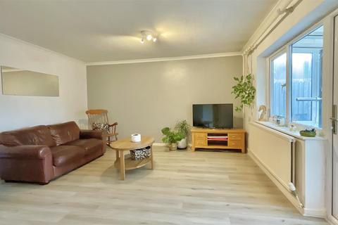 3 bedroom end of terrace house for sale, Arnolds Way, Cirencester