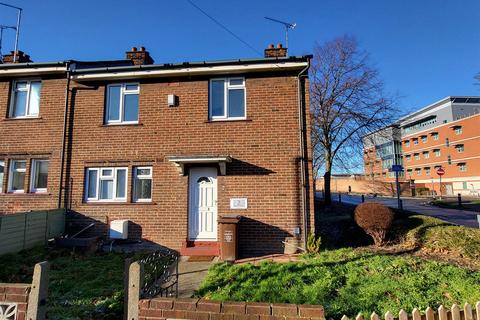 3 bedroom end of terrace house to rent, Bridge Road, Gillingham