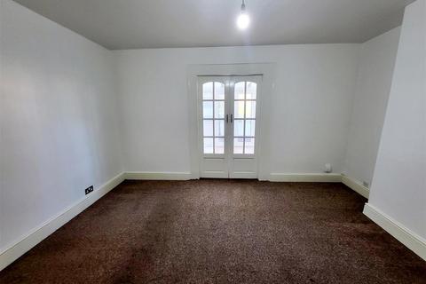 3 bedroom end of terrace house to rent, Bridge Road, Gillingham