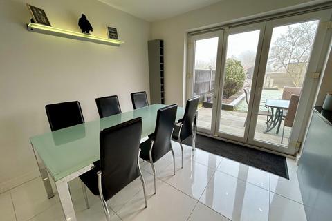 3 Mildenhall, Tamworth, B79 8RS