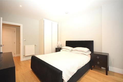 1 bedroom penthouse for sale, Plough Lane, London SW17