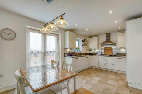 13 Arrow Drive, Cofton Hackett, Birmingham, B45 8FW
