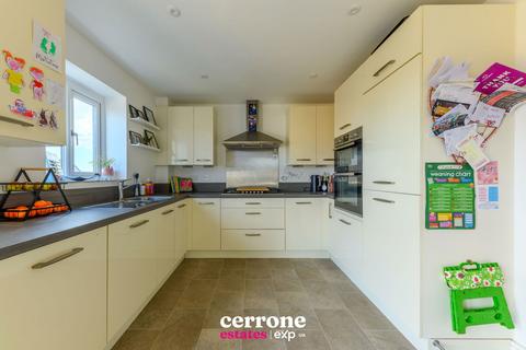 13 Arrow Drive, Cofton Hackett, Birmingham, B45 8FW
