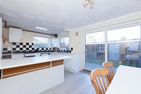 3 bedroom end of terrace house for sale, Meadow Road, Worthing