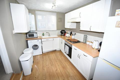 2 bedroom bungalow to rent, Canvey Island SS8