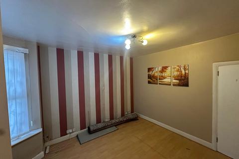 5 bedroom terraced house to rent, Althorp Road, Luton