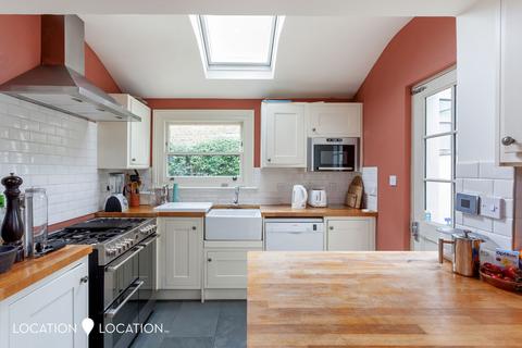 14 Tyssen Road, London, N16 7NA