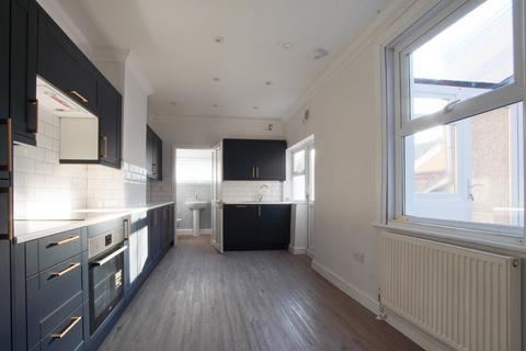 5 bedroom terraced house to rent, Sandy Park Road, Bristol BS4