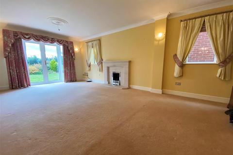 4 bedroom house to rent, School Lane, Bronington.