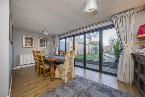 10 Applecroft, Park Street, St Albans, AL2 2AP