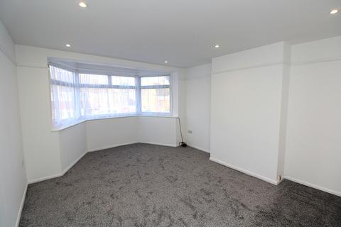 2 bedroom apartment to rent, Brockley Crescent, RM5