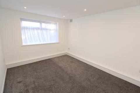 2 bedroom apartment to rent, Brockley Crescent, RM5