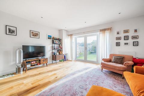 2 bedroom flat for sale, Mill Hill Road, Acton