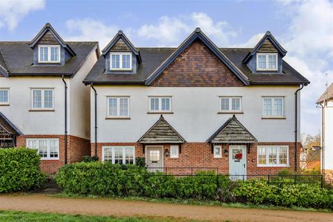 4 bedroom semi-detached house for sale, Yew Gardens, Waterlooville, Hampshire