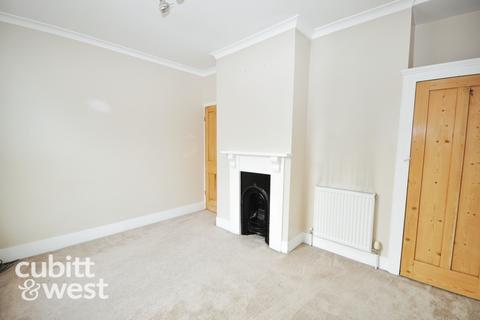 2 bedroom terraced house to rent, Croft Road Portsmouth PO2