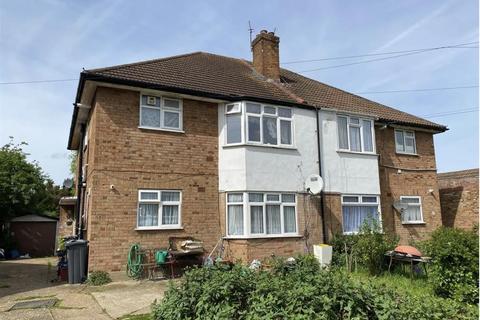 2 bedroom flat for sale, Blackberry Farm Close, Hounslow TW5